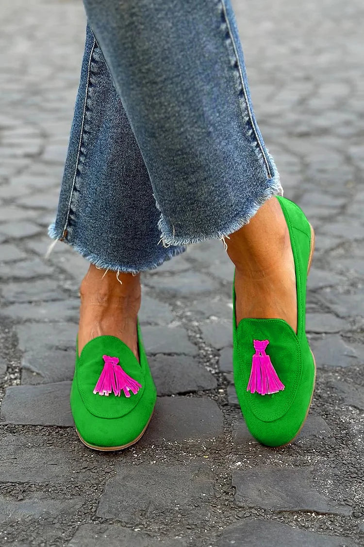 IRIS | LOAFERS WITH CONTRAST POMPOMS