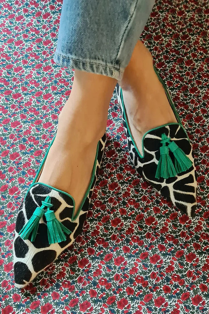 VALERIA | POINTED TOE LOAFERS WITH TASSELS