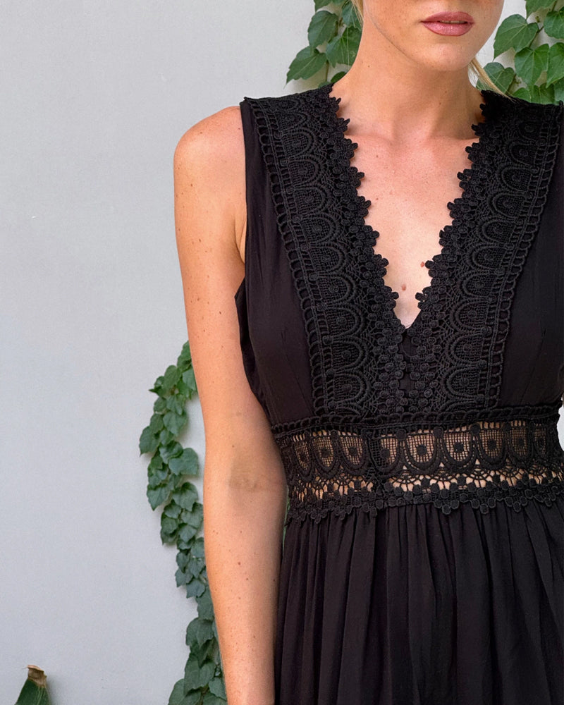 Lilith - Elegant dress with lace